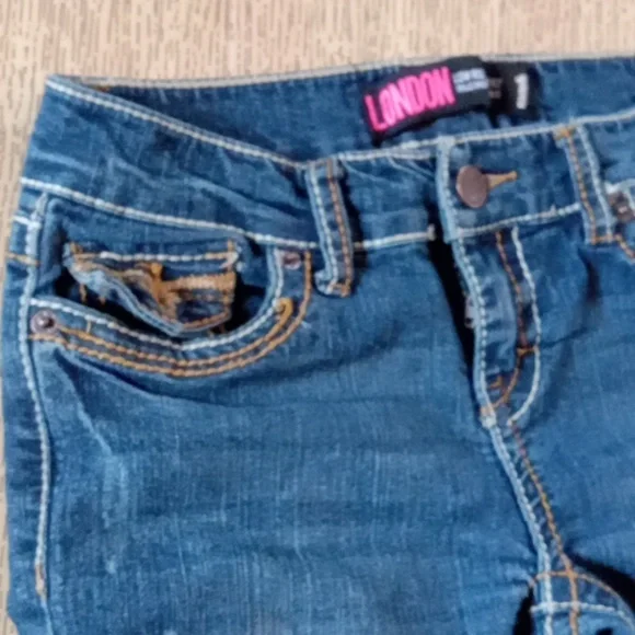 Jeans - Picture 2 of 4